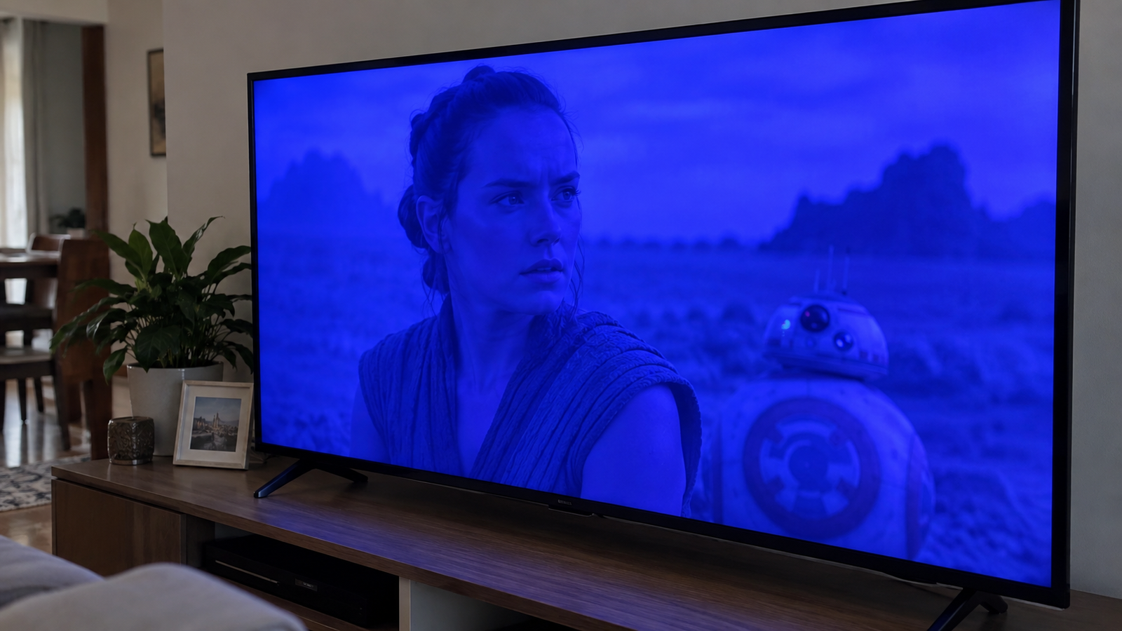 Televisão com a imagem inteiramente azulada